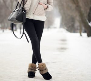 Read more about the article 12+ Leggings Winter Outfit Inspo Women