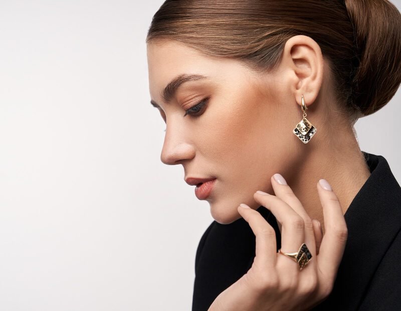 Read more about the article 8 Must-Have Jewelry Pieces for a Winter 2026
