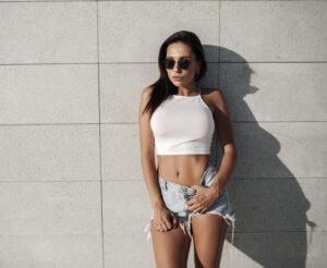 Read more about the article 17 Tank Top Outfits Perfect for Beach, Brunch, and Everyday Summer Fun 2026