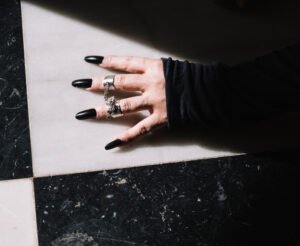 Read more about the article 9 Bold and Beautiful Black Acrylic Nails for Every Season in 2026