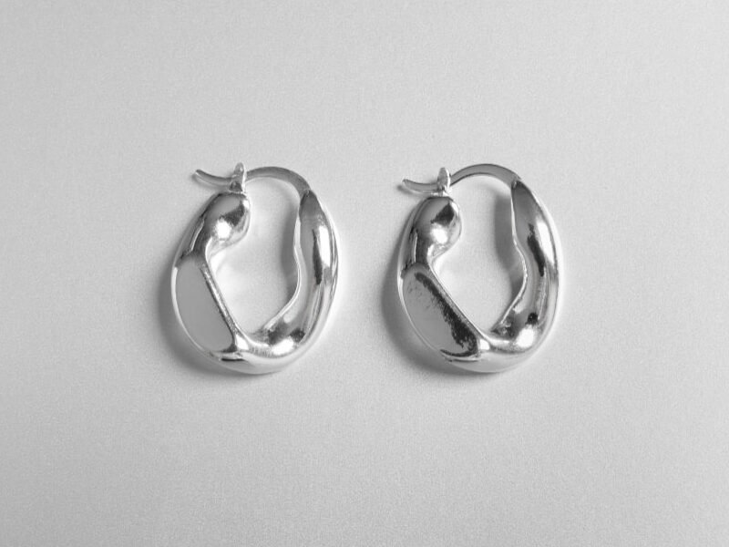 Read more about the article 12 Silver Earrings That Will Upgrade Your Jewelry Collection