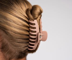 Read more about the article 14 Hair Clips Women Will Be Obsessed With in 2026