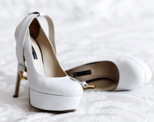 Read more about the article 13 White Heel Styles That Take You from Workdays to Weekends to Special Nights