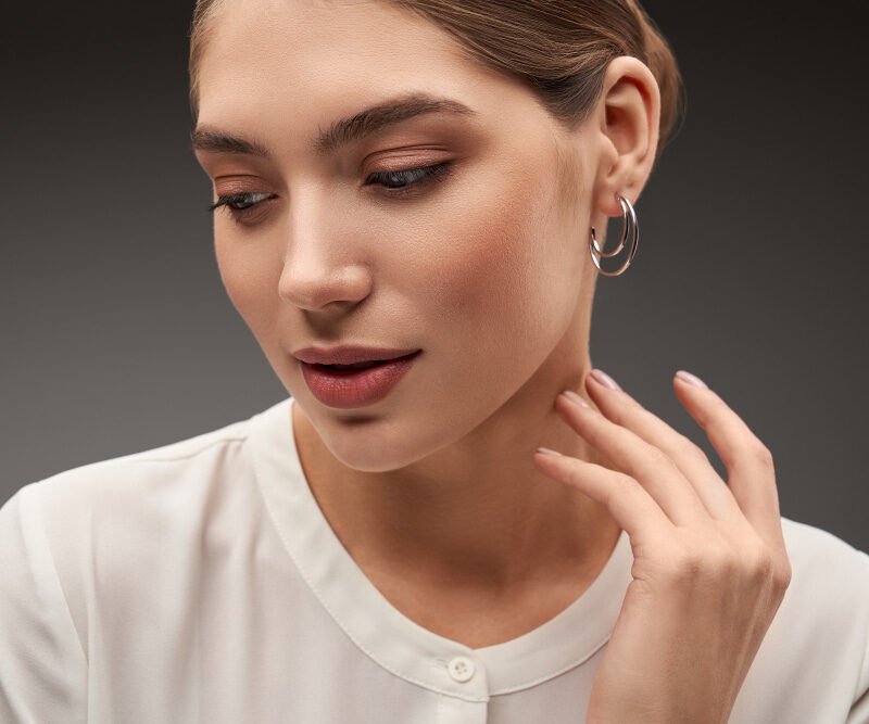 Read more about the article 16 Stud Earrings Every Woman Should Own in 2026