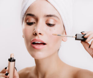 Read more about the article 9 Tips on How to Apply Concealer Perfectly