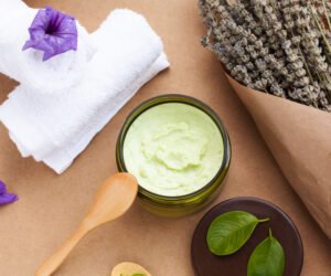 Read more about the article 6 DIY Hydrating Hair Mask Recipes