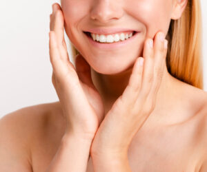 Read more about the article 7-Step At-Home Teeth Whitening Routine