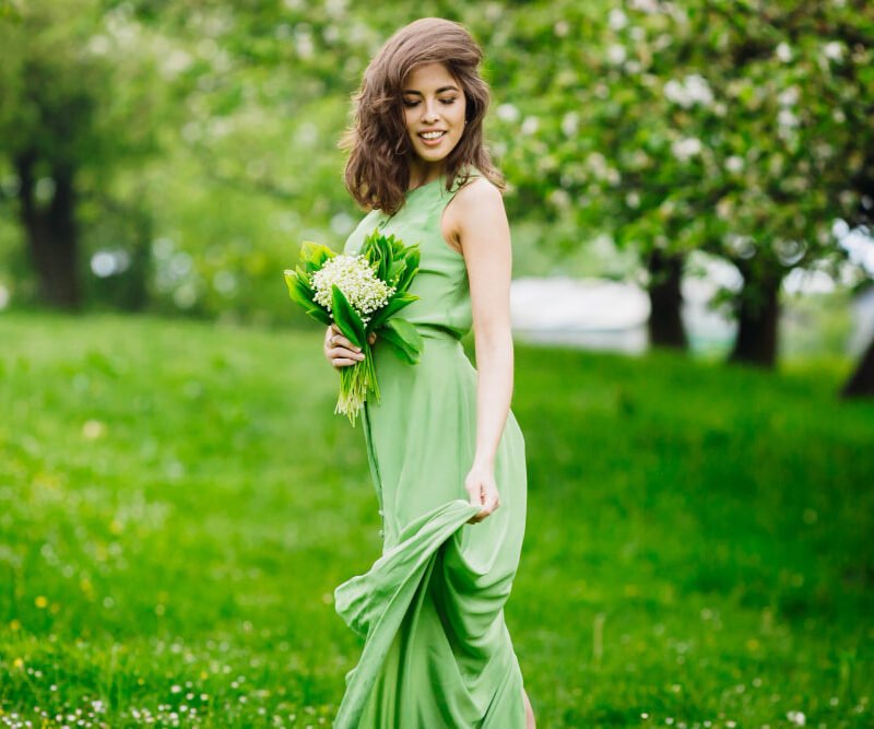 Read more about the article 17 Green Prom Dresses Perfect for Your Big Night