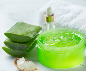 Read more about the article Homemade Aloe Vera Face Masks to Soothe and Brighten Skin