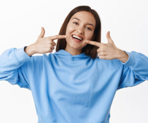 Read more about the article Oil Pulling with Coconut Oil: Benefits and How to Do It