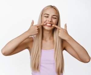 Read more about the article How to Whiten Your Teeth at Home: Safe Methods, Tips, and Tricks