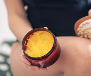 Read more about the article 5 DIY Turmeric Body Scrub For Glowing Skin