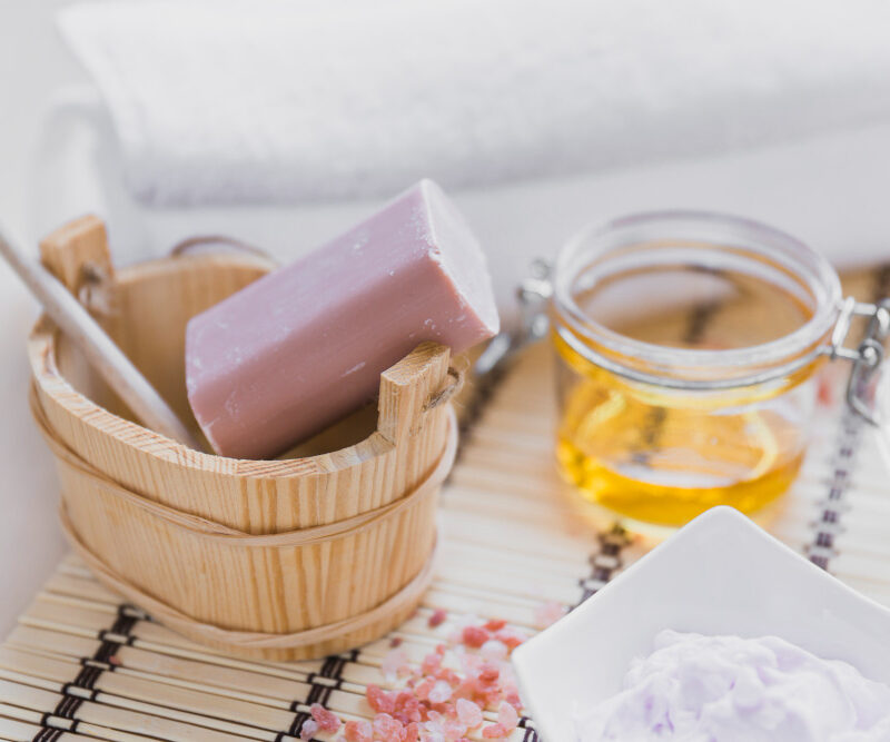 Read more about the article 6 Easy DIY Bath Soak Recipes with Essential Oils