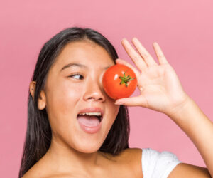 Read more about the article 6 Amazing Tomato Uses for Healthy, Glowing Skin