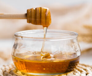Read more about the article 10 DIY Honey Hair Mask That You Can Do At Home