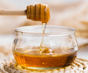 Read more about the article 10 DIY Honey Face Masks That You Can Do At Home