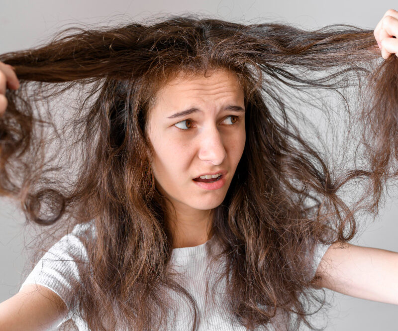 Read more about the article 18 Natural Ways To Get Rid Of Greasy Hair