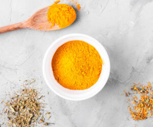 Read more about the article Hair Care Secrets: 9 Benefits of Turmeric Oil for Hair