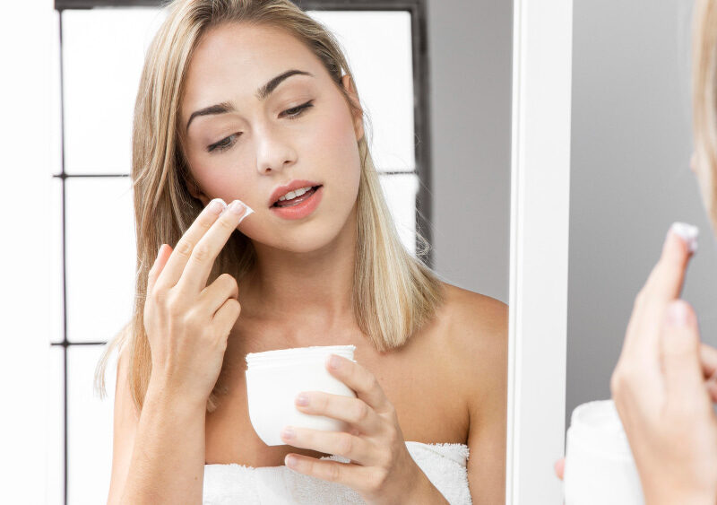 You are currently viewing 8 Things To Avoid Putting On Your Skin