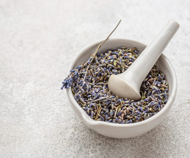 You are currently viewing 7 Reasons to Use Lavender Oil for Your Hair
