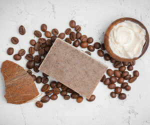 Read more about the article 5 DIY Coffee Eye Cream to Brighten and Depuff Under-Eyes