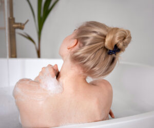 Read more about the article 7 Best DIY Body Wash For Dry Skin