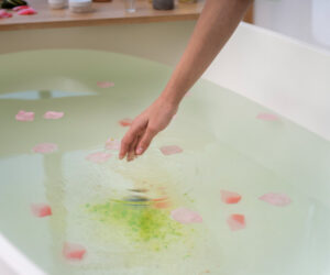 Read more about the article 7 DIY Bath Bubbles Recipes You Should Try