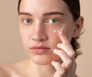 Read more about the article 5 DIY Under Eye Wrinkle Cream Recipes