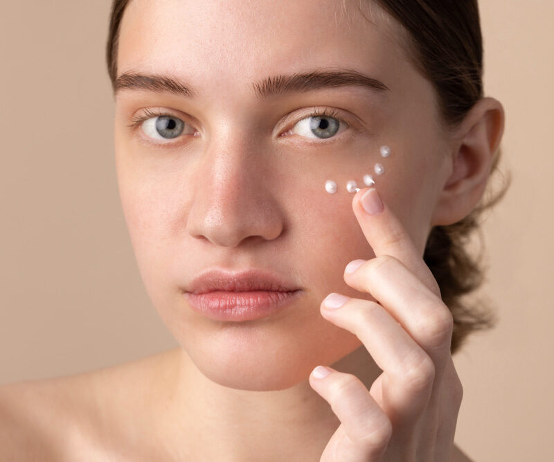Read more about the article 5 DIY Under Eye Wrinkle Cream Recipes