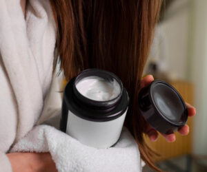 Read more about the article 12 Overnight DIY Hair Mask Recipes