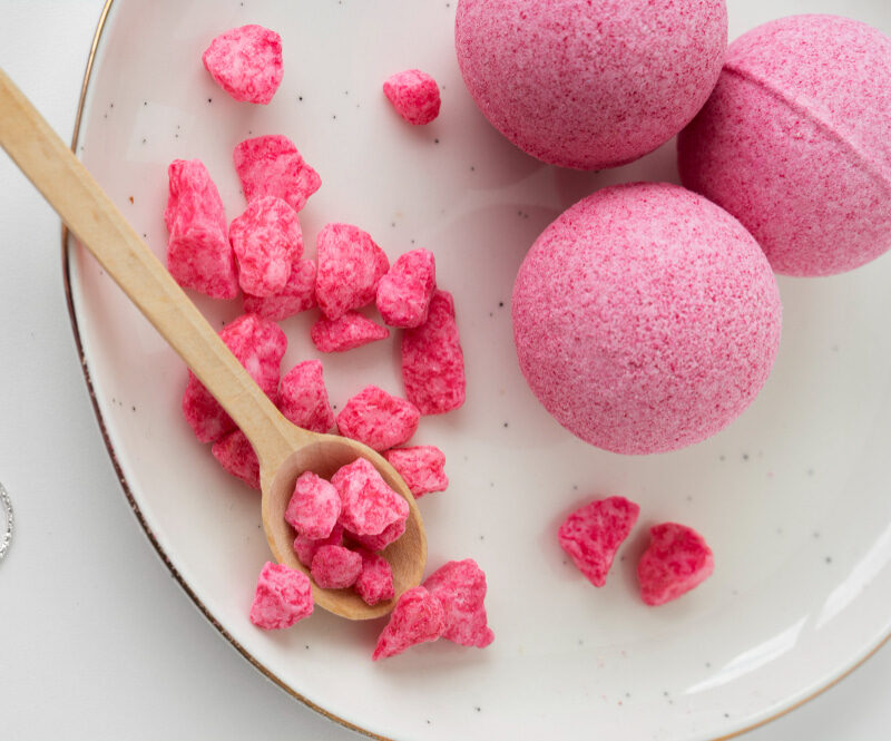 Read more about the article 4 DIY Hibiscus Bath Bombs with Essential Oils