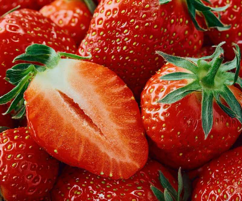You are currently viewing 9 Strawberries Benefits for Clear, Healthy, Glowing Skin
