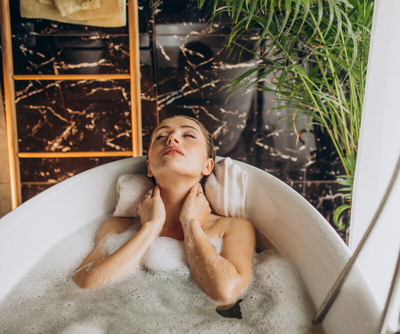 You are currently viewing 4 DIY Herbal Bath Tea Recipes You Can Do At Home