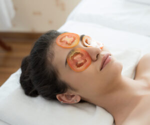 Read more about the article 6 DIY Tomato Face Mask for Glowing, Healthy Skin