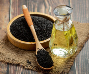 Read more about the article 11 Health & Beauty Benefits of Black Seed Oil You Didn’t Know
