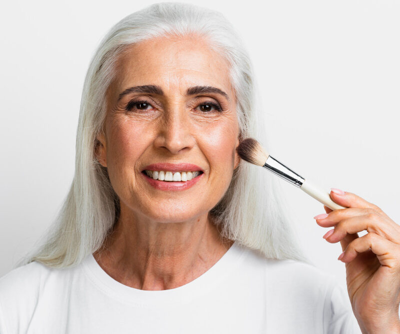 You are currently viewing 11 Makeup Tips for Older Women That Are Important