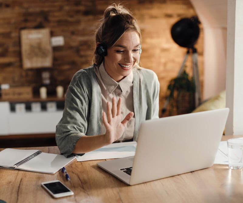 Read more about the article Why Your Outfit Looks Wrong on Video Calls — Even Though It Looks Fine in the Mirror
